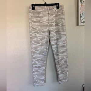 Levi’s 720 High Rise Super Skinny Crop Jeans Size 29